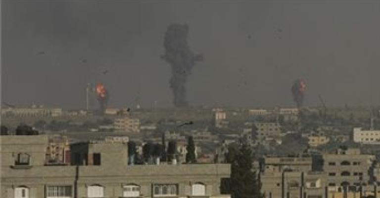 استئناف القصف الإسرائيلي على غزة بعد انتهاء التهدئة استئناف القصف الإسرائيلي على غزة بعد انتهاء التهدئة