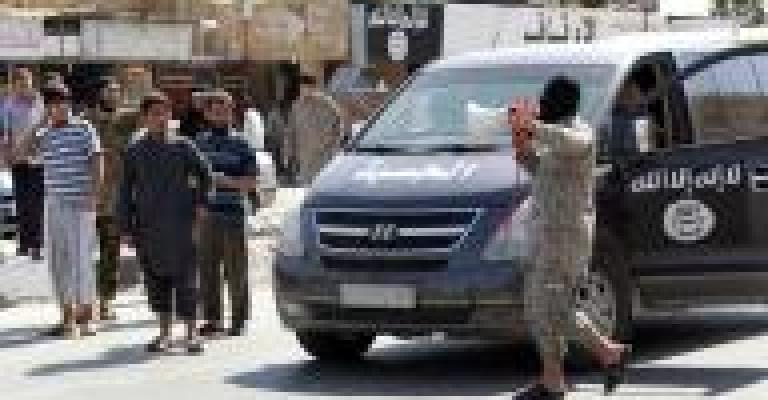 المرصد السوري: مقاتلون يسيطرون على معبر القنيطرة المرصد السوري: مقاتلون يسيطرون على معبر القنيطرة