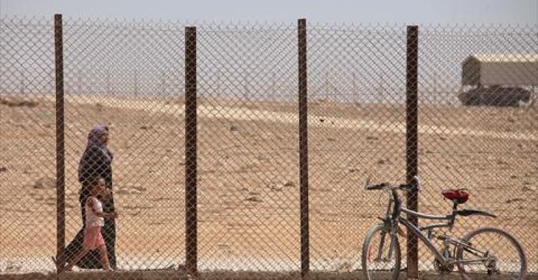 إمراة وطفلها في مخيم الزعتري - محمد حنون AP