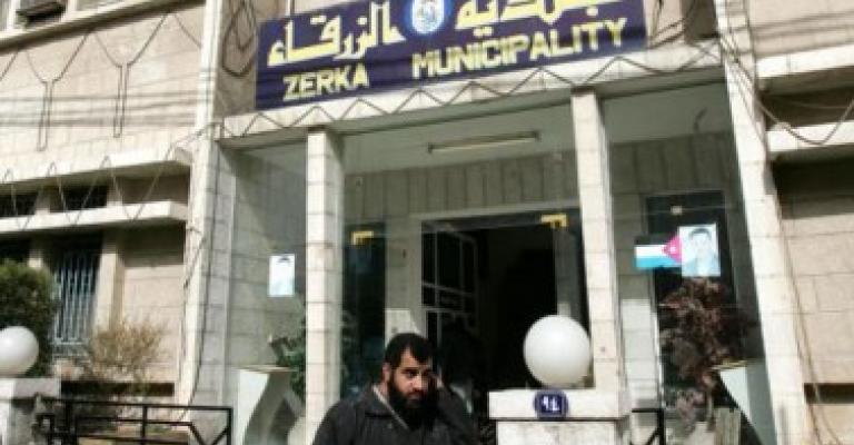 بلدية الزرقاء: اعادة بناء المظلة بين المجمعين خلال اسبوعين بلدية الزرقاء: اعادة بناء المظلة بين المجمعين خلال اسبوعين