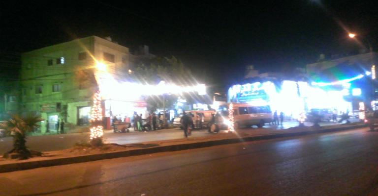 اشجار الرصيفة المضيئة تثير تساؤلات حول الاولويات! اشجار الرصيفة المضيئة تثير تساؤلات حول الاولويات!