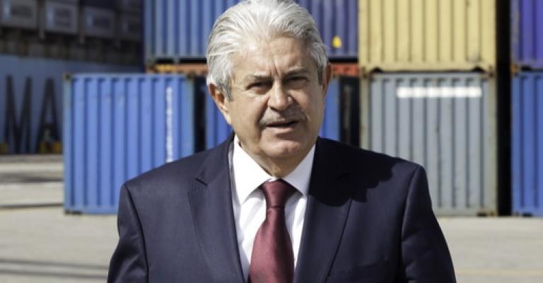 محادين يهدد بفصل 40 موظفا من ميناء الحاويات في العقبة محادين يهدد بفصل 40 موظفا من ميناء الحاويات في العقبة