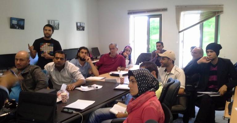 راديو البلد ينهي تدريب 13 لاجئا سوريا على مهارات أساسية في العمل الصحفي راديو البلد ينهي تدريب 13 لاجئا سوريا على مهارات أساسية في العمل الصحفي