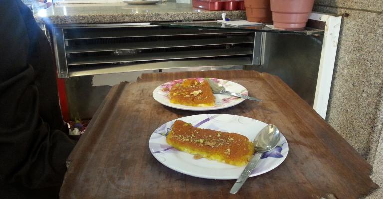 سيدات يقتحمن عالم الخدمة في مطاعم الزرقاء سيدات يقتحمن عالم الخدمة في مطاعم الزرقاء