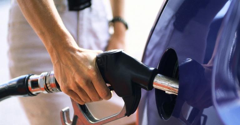 تخفيض أسعار المشتقات النفطية