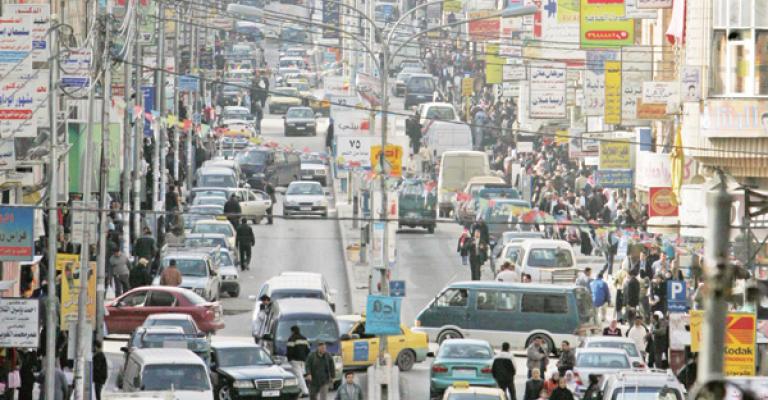 ارتفاع اسعار الملابس الشتوية بالزرقاء وتجار يبررونها بزيادة الجمارك