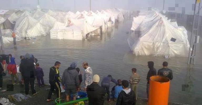 الأمطار تداهم خيما بالزعتري