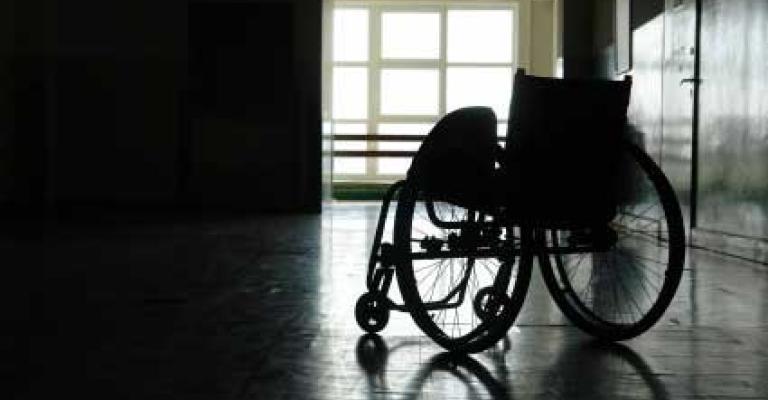 عبدو الحسين يواجه إعاقته بالكلمات عبدو الحسين يواجه إعاقته بالكلمات