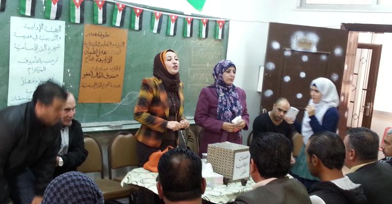 حملة لتوفير ملابس باسعار مخفضة للطالبات الفقيرات بمدرسة شجرة الدر