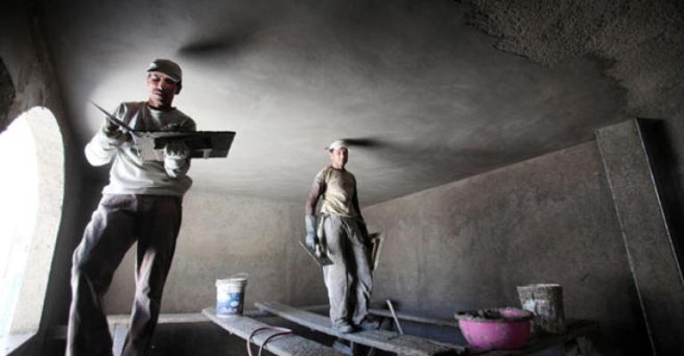 ممارسة اللاجئين السوريين لمهنهم محاطة بقيود القوانين