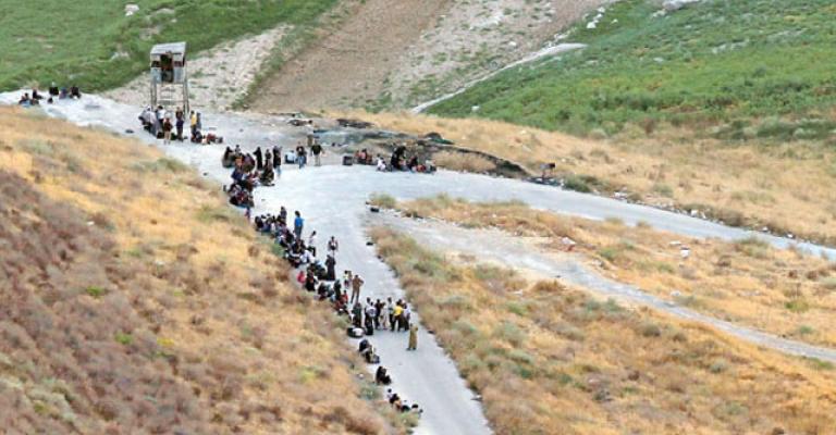 الداخلية: الظروف الأمنية للمناطق الحدودية السورية قلصت أعداد اللاجئين 