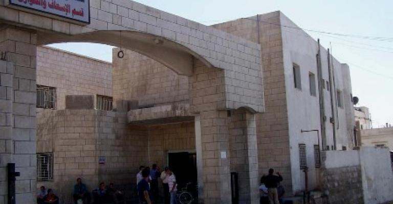 لاجئون يستاؤون من سوء الخدمات الطبية في مستشفى الحاووز لاجئون يستاؤون من سوء الخدمات الطبية في مستشفى الحاووز