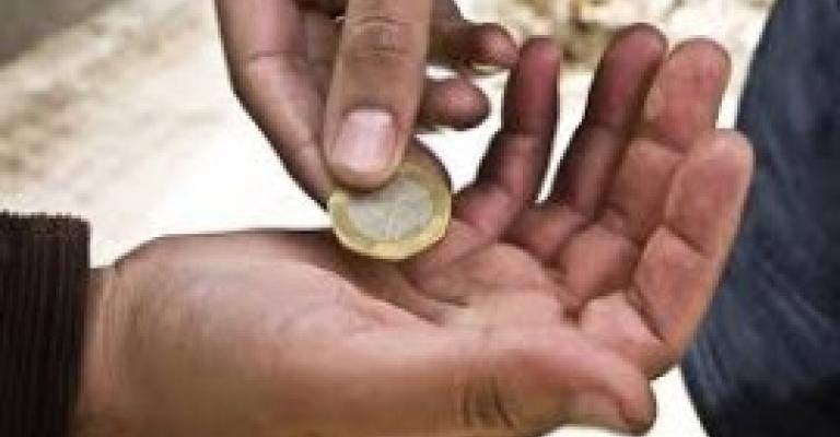 إحصائيات رسمية تنفي تضخيم الإعلام لأعداد المتسولين السوريين إحصائيات رسمية تنفي تضخيم الإعلام لأعداد المتسولين السوريين