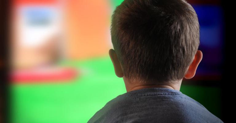 حين تُنتهك الطفولة إعلاميا بصورة حين تُنتهك الطفولة إعلاميا بصورة