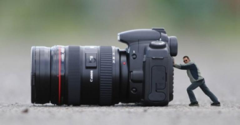 افتتاح معرض للفنان زاهي الصالح في ديوان الدوق افتتاح معرض للفنان زاهي الصالح في ديوان الدوق