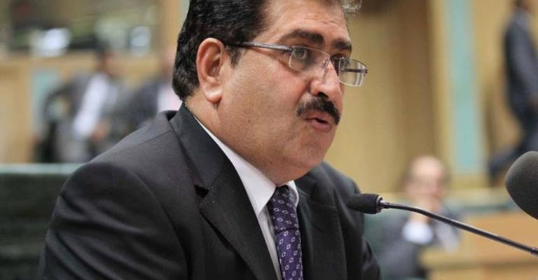 الشوبكي يسأل النسور عن اسعار المشتقات النفطية الشوبكي يسأل النسور عن اسعار المشتقات النفطية