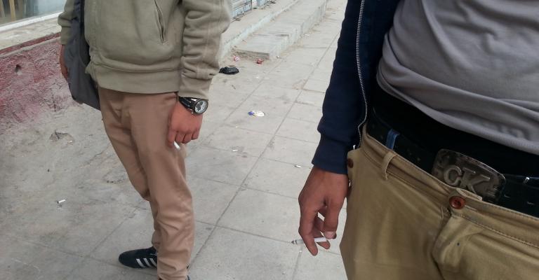 اكشاك سجائر مجاورة للمدارس بالزرقاء .. والبلدية تعتبرها "تنموية"!