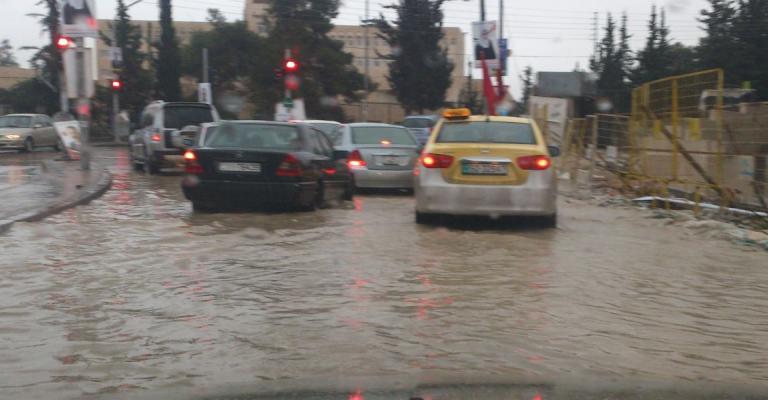 الأمانة: الكوادر في الميدان ومناهل التصريف تعمل بكفائة الأمانة: الكوادر في الميدان ومناهل التصريف تعمل بكفائة