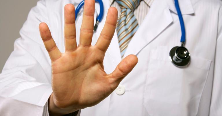 أطباء ينتهكون حق مصابي إيدز بالرعاية الصحية أطباء ينتهكون حق مصابي إيدز بالرعاية الصحية