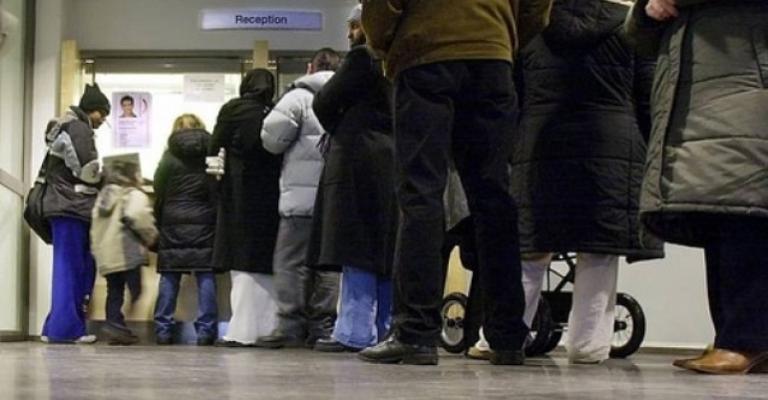 "سوريون بيننا" يرصد "انتظار" اللاجئين على طابور المستقبل "سوريون بيننا" يرصد "انتظار" اللاجئين على طابور المستقبل