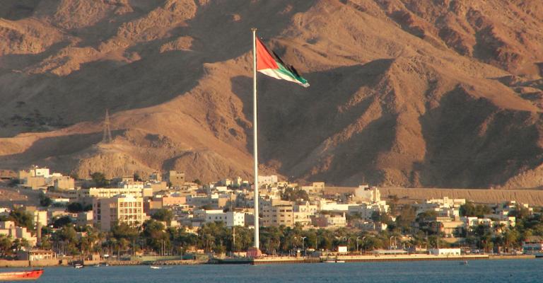 استمرار الخلاف بين سلطة العقبة والعمال حول مبلغ الــ 75 دينار