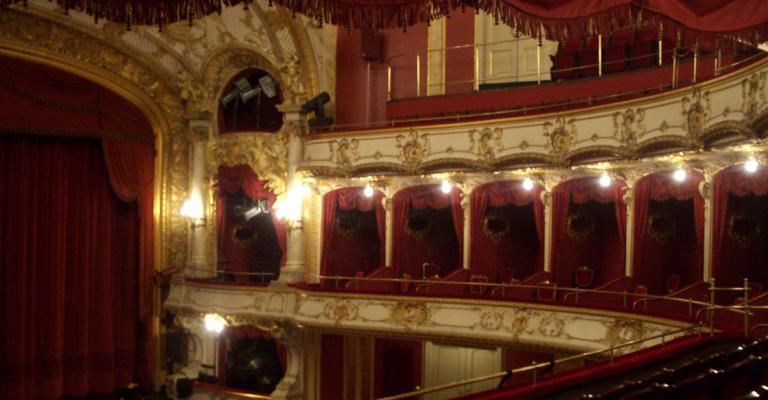 اعادة افتتاح المسرح القومي بمصر بعد حريق 2008