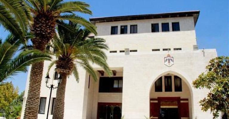 القرنة: الحكومة ستقترض 6 مليار دينار لتسديد ديونها القرنة: الحكومة ستقترض 6 مليار دينار لتسديد ديونها