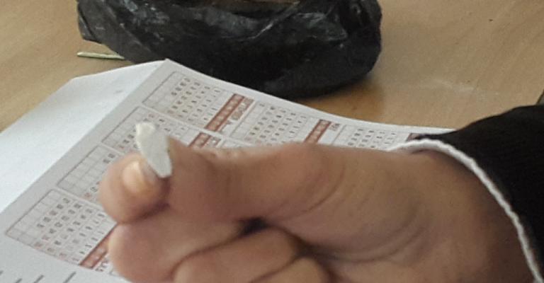 امرأة بالزرقاء تدمن أكل الحجارة منذ عشرين عاما امرأة بالزرقاء تدمن أكل الحجارة منذ عشرين عاما