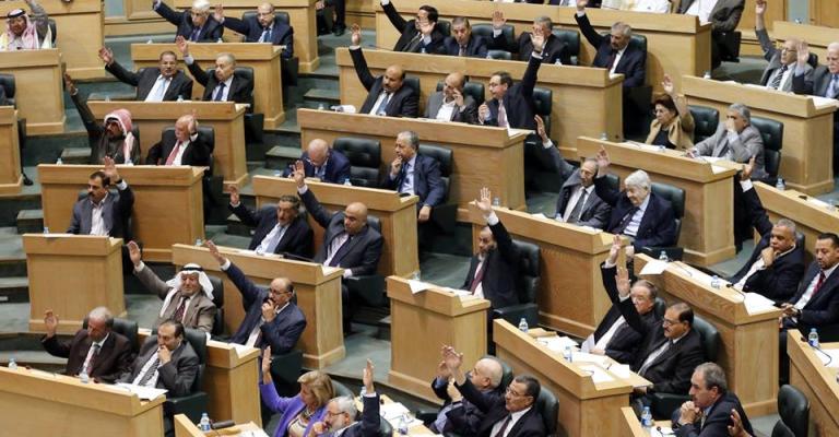 رفع الكهرباء يرفع وتيرة الأزمة بين النواب والحكومة رفع الكهرباء يرفع وتيرة الأزمة بين النواب والحكومة