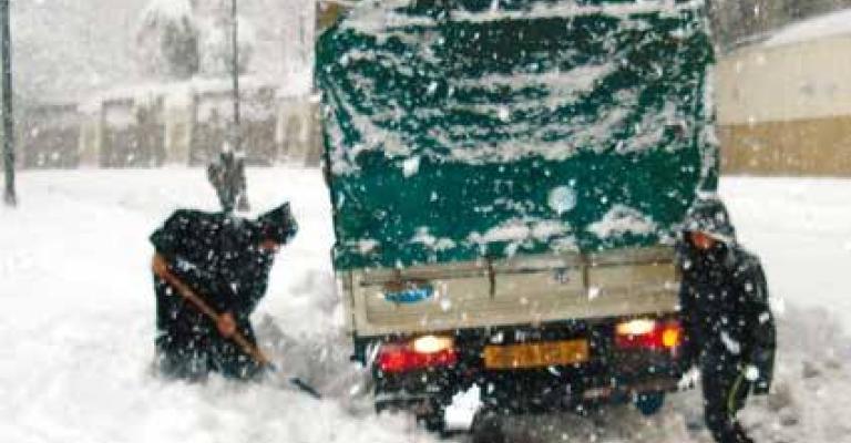 شباب حزبيون يشكلون فرق طوارئ في عمان شباب حزبيون يشكلون فرق طوارئ في عمان