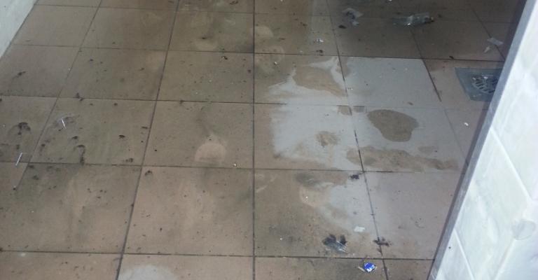 تردي النظافة بمراحيض عيادات مستشفى الزرقاء