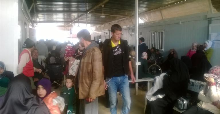 الإزدحام يؤدي إلى تدهور الخدمات الطبية في "الزعتري" الإزدحام يؤدي إلى تدهور الخدمات الطبية في "الزعتري"