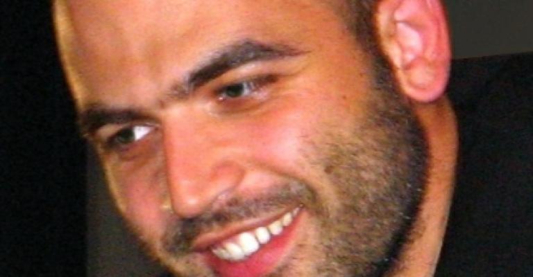 صراع الكاتب الإيطالي"سافيانو" مع منظمات المافيا صراع الكاتب الإيطالي"سافيانو" مع منظمات المافيا