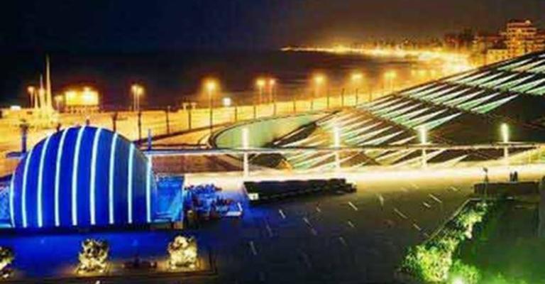 مكتبة الاسكندرية ليلاً - صفحة دار الآداب على فيسبوك