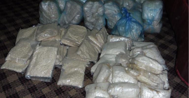 مداهمة منزل في البادية الوسطى وضبط أسلحة ومواد مخدرة مداهمة منزل في البادية الوسطى وضبط أسلحة ومواد مخدرة