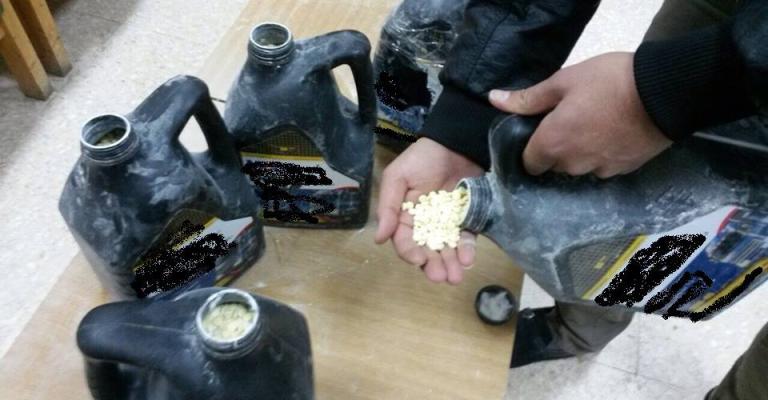 ضبط 135 ألف حبة مخدرة في جالونات زيوت ضبط 135 ألف حبة مخدرة في جالونات زيوت