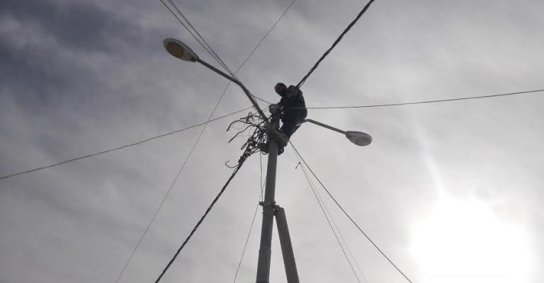 تمديد الكهرباء العشوائي في "الزعتري"... يسبب بوفاة العشرات تمديد الكهرباء العشوائي في "الزعتري"... يسبب بوفاة العشرات