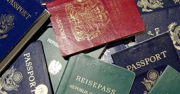 لاجئون سوريون يحلمون في وطن بديل رغم العقبات لاجئون سوريون يحلمون في وطن بديل رغم العقبات