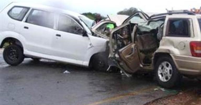 وفاة شخص وإصابة آخريَن إثر تصادم مركبتين بالعقبة وفاة شخص وإصابة آخريَن إثر تصادم مركبتين بالعقبة