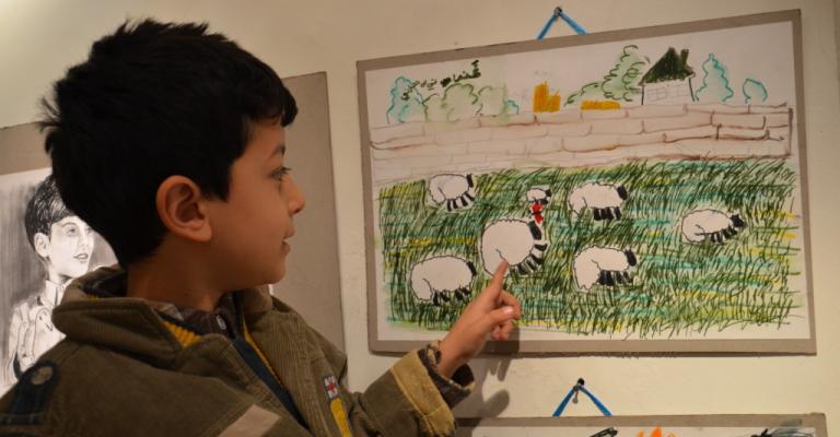 رسومات في أرجاء "الزعتري" تسطّر حكايات اللاجئين