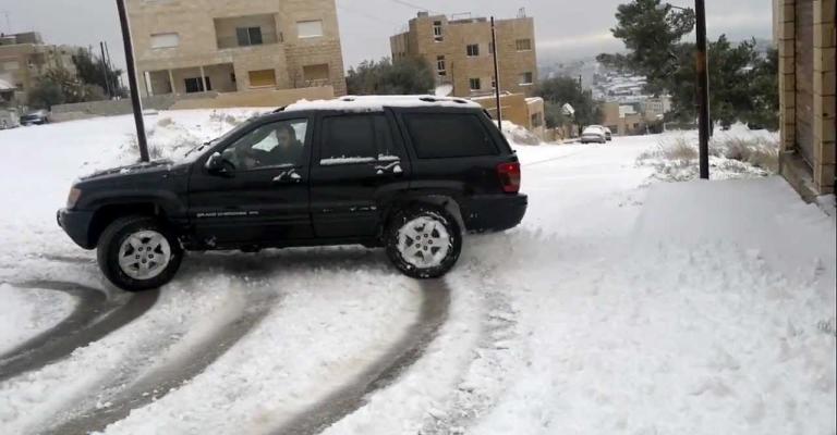 السير تضبط 36 حالة "تشحيط" بالسيارات أثناء العاصفة السير تضبط 36 حالة "تشحيط" بالسيارات أثناء العاصفة