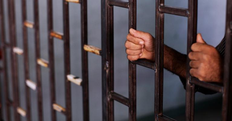 تباين مواقف الزرقاويين حيال صدور قانون للعفو العام تباين مواقف الزرقاويين حيال صدور قانون للعفو العام