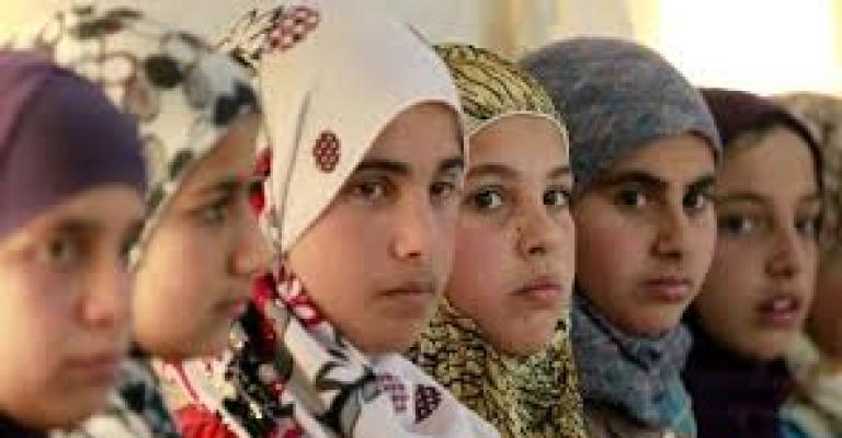 زواج لاجئات في سن مبكرة... يرفضه القانون وتبرره الظروف زواج لاجئات في سن مبكرة... يرفضه القانون وتبرره الظروف