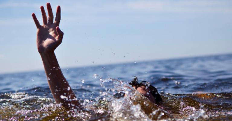 إنقاذ شخصين سحبهما الموج في البحر الميت إنقاذ شخصين سحبهما الموج في البحر الميت