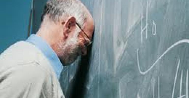 النقابة: طلاب يعتدون على معلّم بالهراوات النقابة: طلاب يعتدون على معلّم بالهراوات