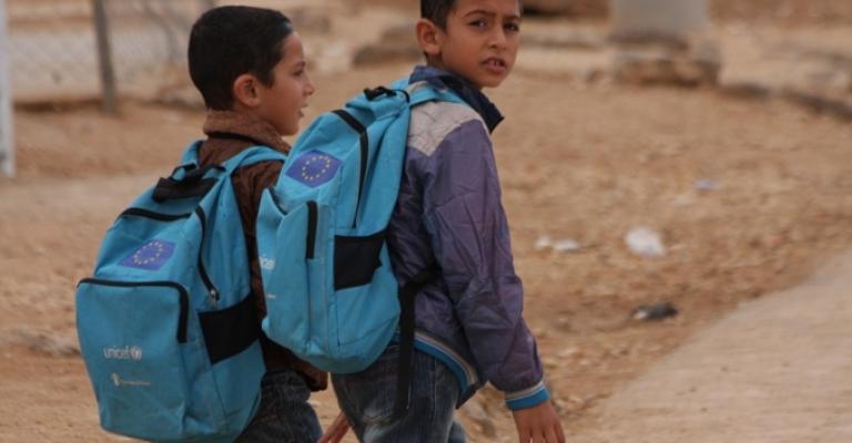 نقص قرطاسية وتأخير تسليم كتب الطلاب في مدارس “الزعتري”