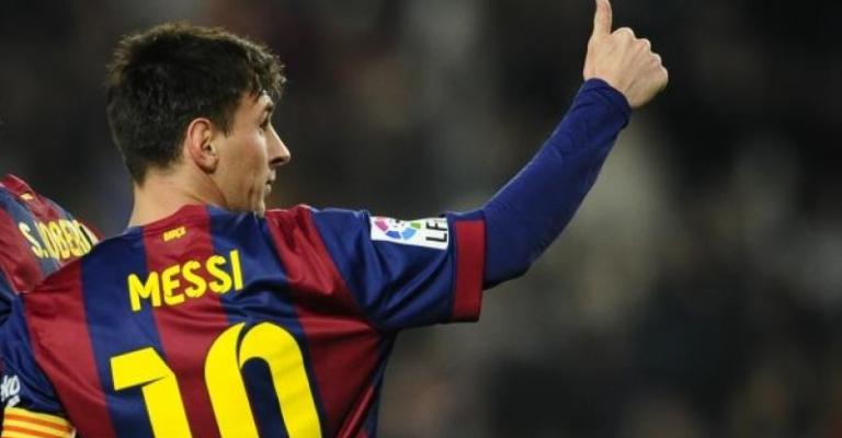 برشلونة يتمسك بصدارة الليغا وميسي يخطف صدارة الهدافين من رونالدو