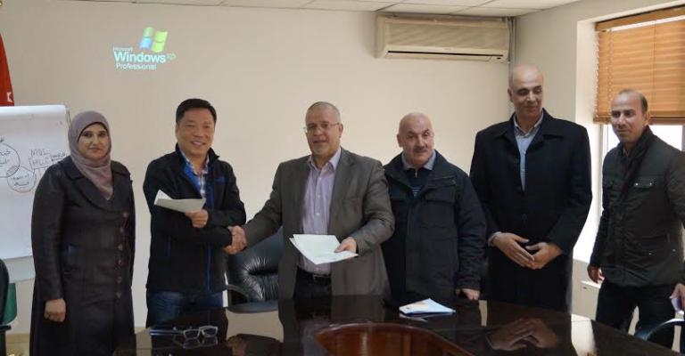 "العمل" توقع مذكرة تفاهم لتشغيل الأردنيين "العمل" توقع مذكرة تفاهم لتشغيل الأردنيين