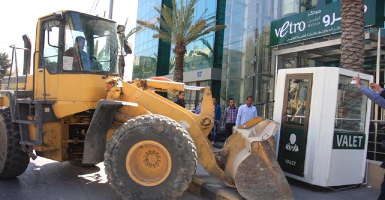 حملة لإزالة خدمة مواقف الاصطفاف المخالفة حملة لإزالة خدمة مواقف الاصطفاف المخالفة