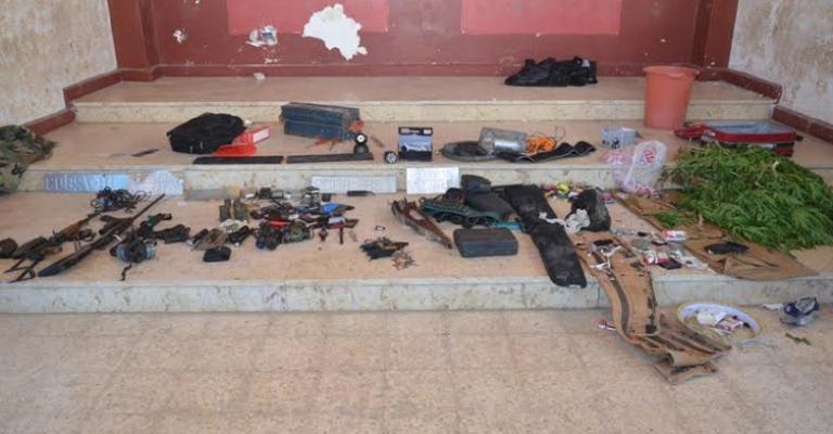 القبض على 18 بجرائم أسلحة ومخدرات